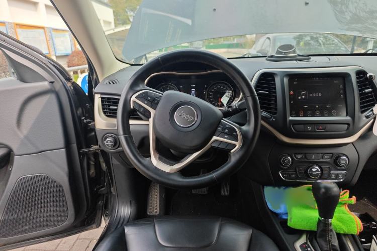 Used Jeep Cherokee 2016 2.0L Superior Edition