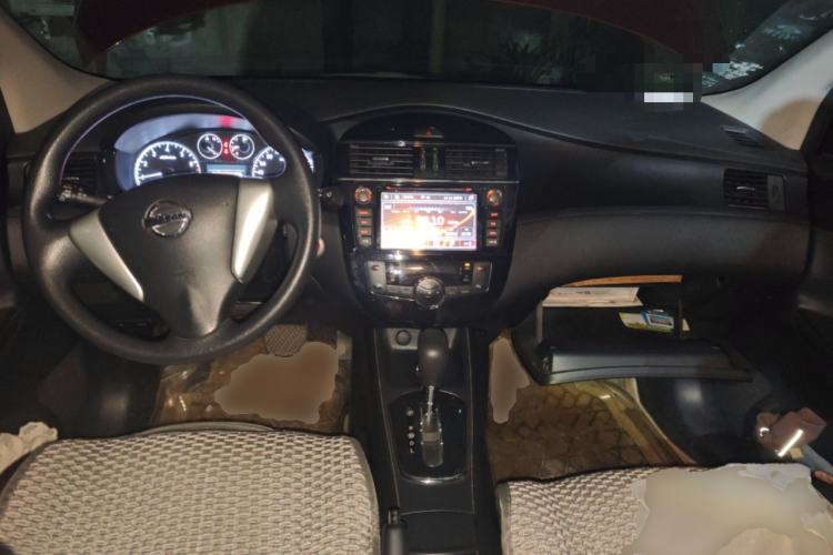Used Nissan Tiida 2011 1.6L CVT Smart Version Center Console