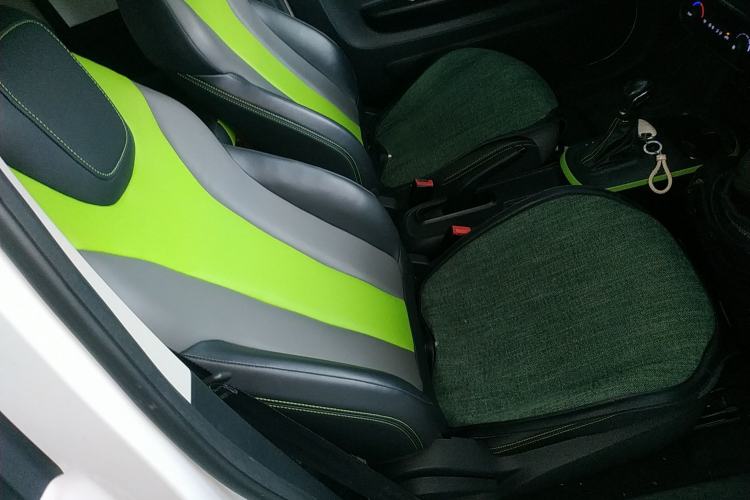 Used Roewe Clever 2021 302 km New Four-Seater Super-Efficient Version Right Front Seat