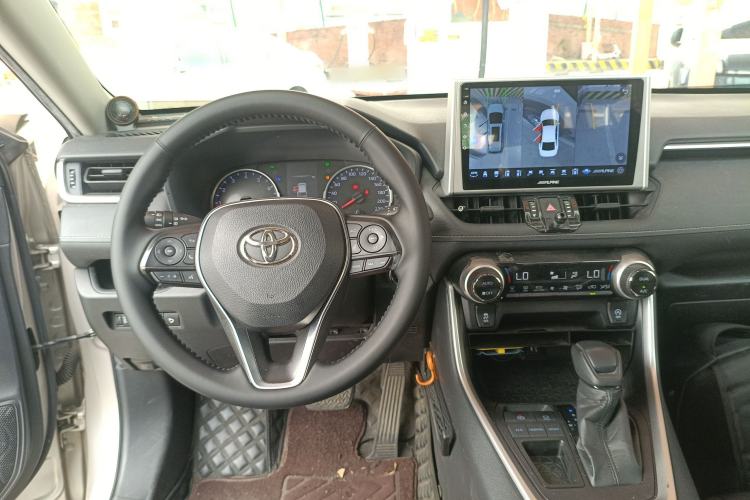 Used Toyota Wildlander 2020 2.0L CVT Two-Wheel Drive Luxury Edition Center Console