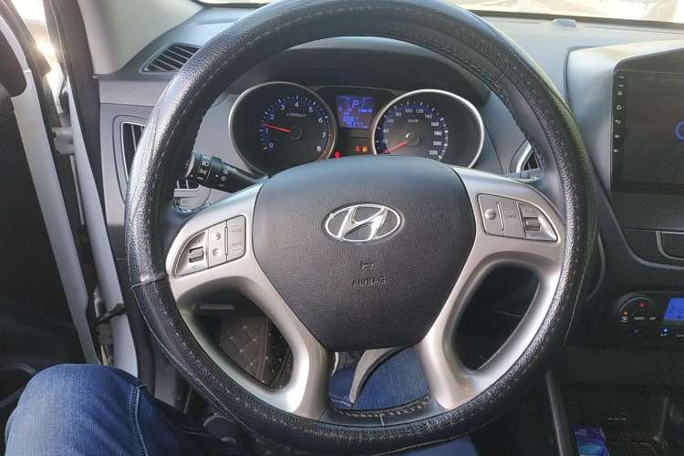 Used Hyundai ix35 2015 2.0L Automatic 2WD Smart Version China V Standard Steering Wheel