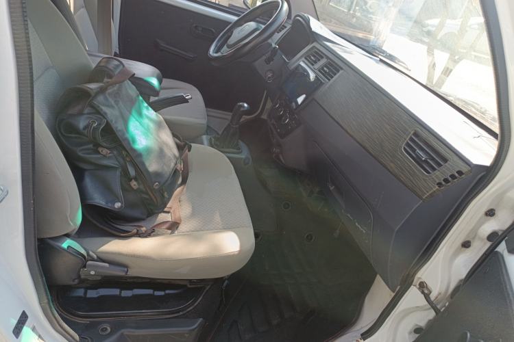 Used Jinbei Hiace X30 2023 1.5L Super-Comfortable Passenger Van 5/6/7-Seater Non-Air-Conditioned Version Model SWC15M
