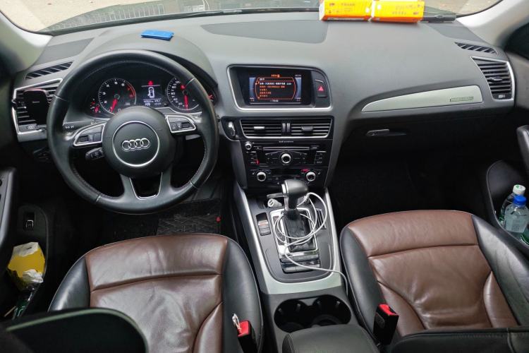 Used Audi Q5 2016 40 TFSI Technology Edition Center Console