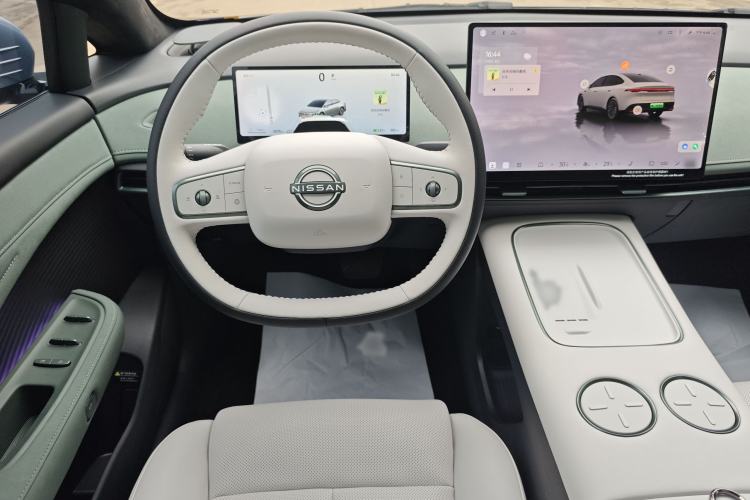 Used Nissan N7 2025 625 Max Interior 8