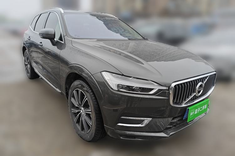 Used Volvo XC60 2020 T5 4x4 Smart Luxury Edition Front Right 45 Deg