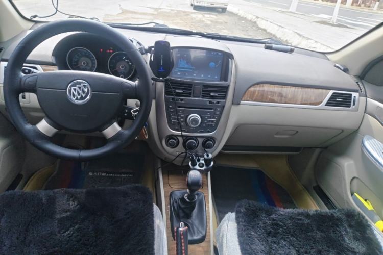 Used Buick Excelle 2015 1.5L Manual Classic Trim Center Console