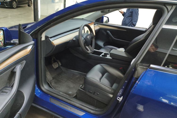 Used Tesla Model Y 2021 Long-Range All-Wheel-Drive Version Driver Seat