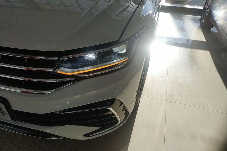 Used Volkswagen Tiguan L 2024 Outstanding Model 330TSI Automatic Two-Wheel Drive R-Line Dragon Glory Edition
