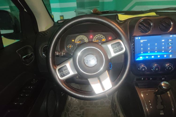 Used Jeep Compass 2014 2.0L two-wheel drive sport version Steering Wheel