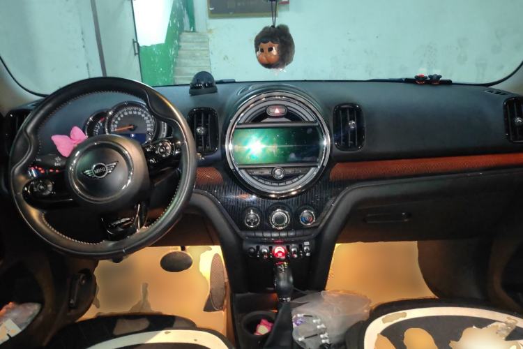 Used MINI Countryman 2018 1.5T COOPER ALL4 Artist Center Console