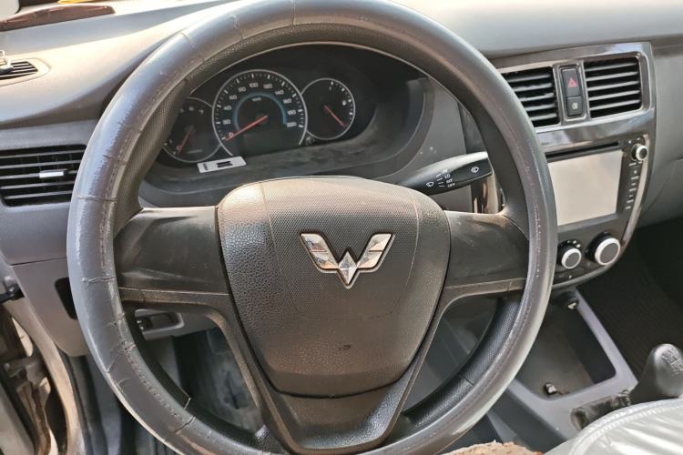 Used Wuling Rongguang 2014 1.5L S Base Version