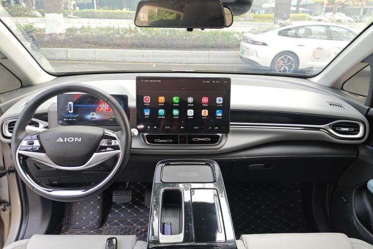 Used AION V 2023 Plus 70 Super Fast Charging Version Ternary Lithium Center Console