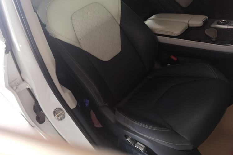 Used ARCFOX Alpha T 2022 653S+ 160kW Right Front Seat