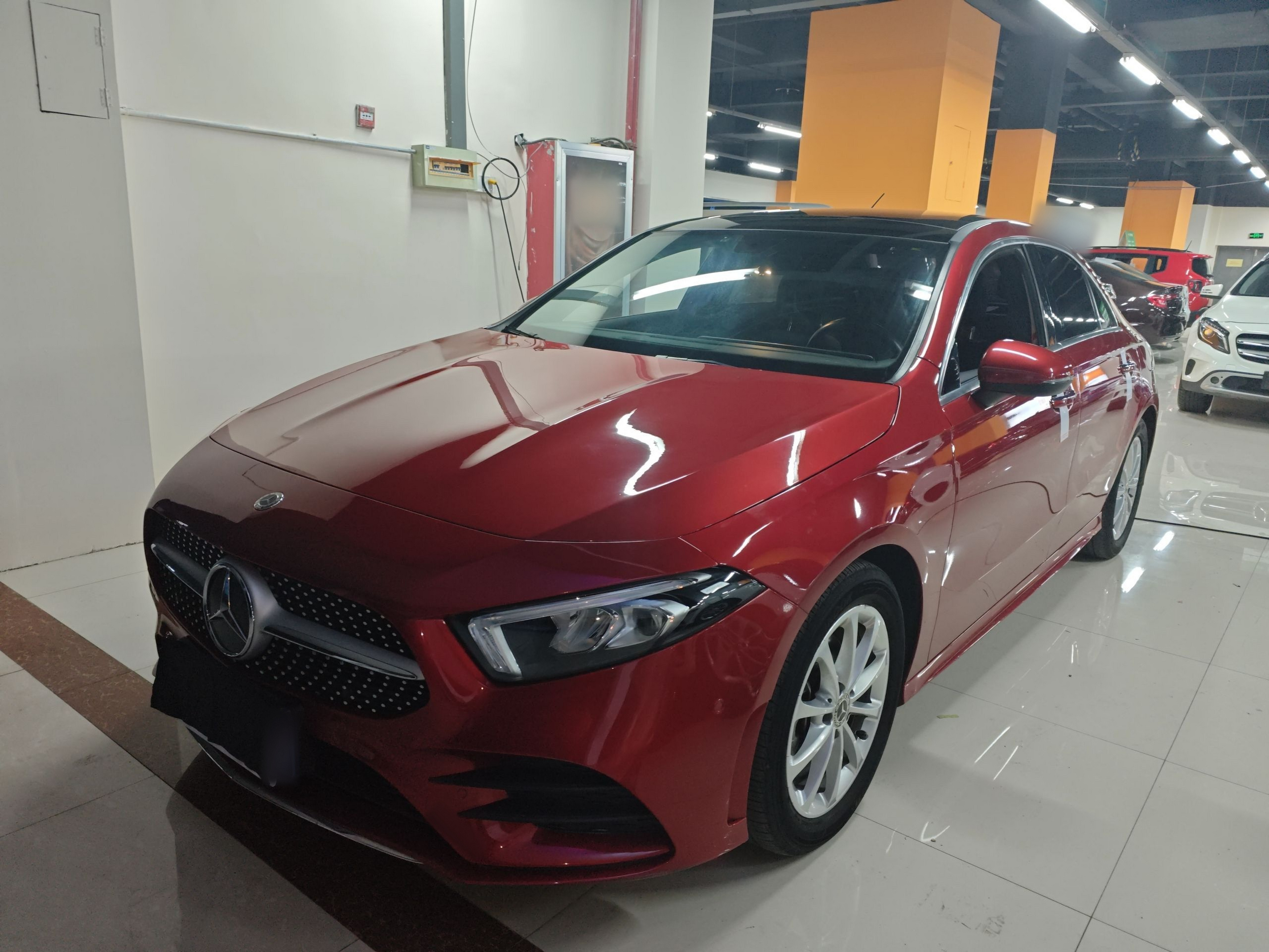 تحت مقدمة السيارة