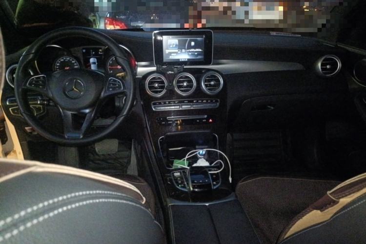 Used Mercedes-Benz GLC 2018 Facelifted GLC 260 4MATIC Dynamic Edition Center Console