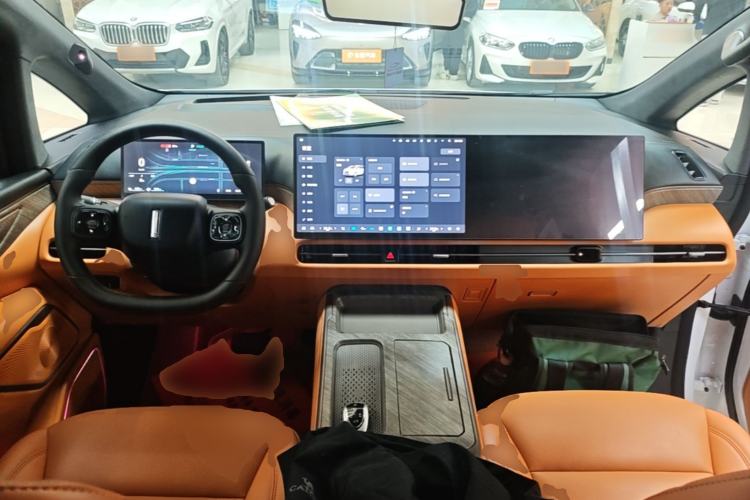 Used Wey Gaoshan 2025 Four-Wheel Drive Alpine 8 Center Console