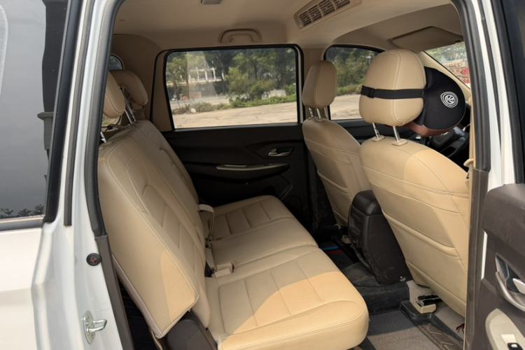 Used Wuling Hongguang 2019 1.5L S Comfort Edition China VI LAR Interior 3