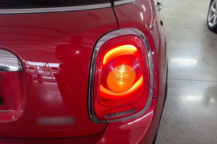 Used MINI 2016 1.5T COOPER Pioneer Edition Five-Door Model Right Rear Taillight