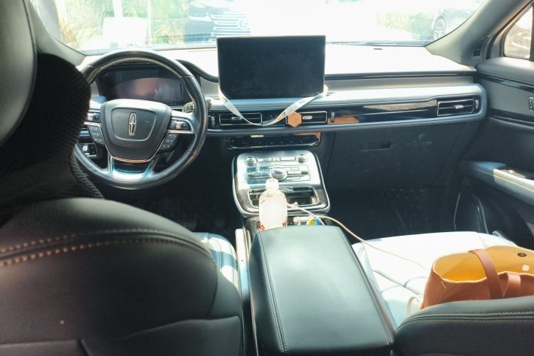 Used Lincoln Nautilus 2021 2.0T Four-Wheel Drive Luxury Edition Center Console