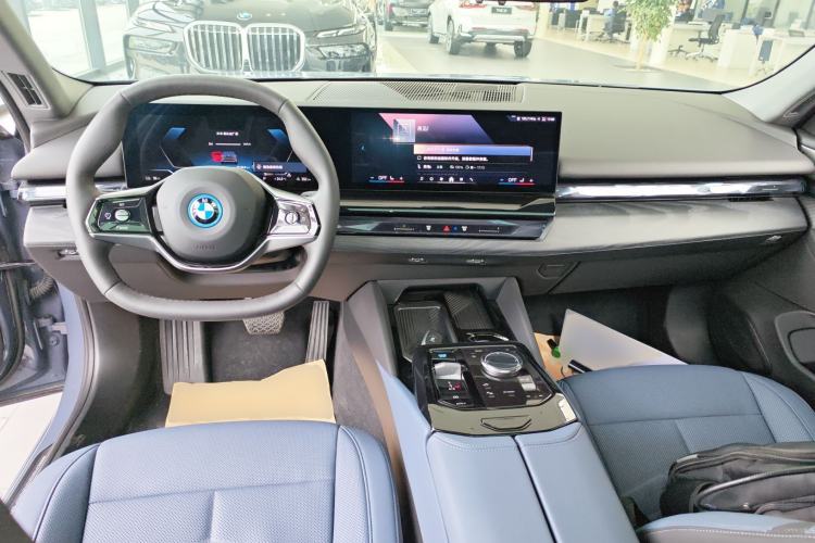 Used BMW i5 2024 eDrive 35L Prestige Luxury Package Center Console