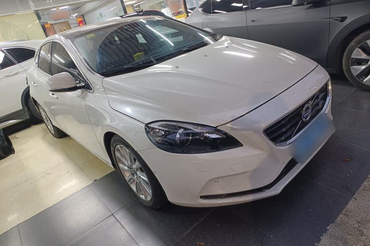 Used Volvo V40 2015 1.6T Zhiya Edition
