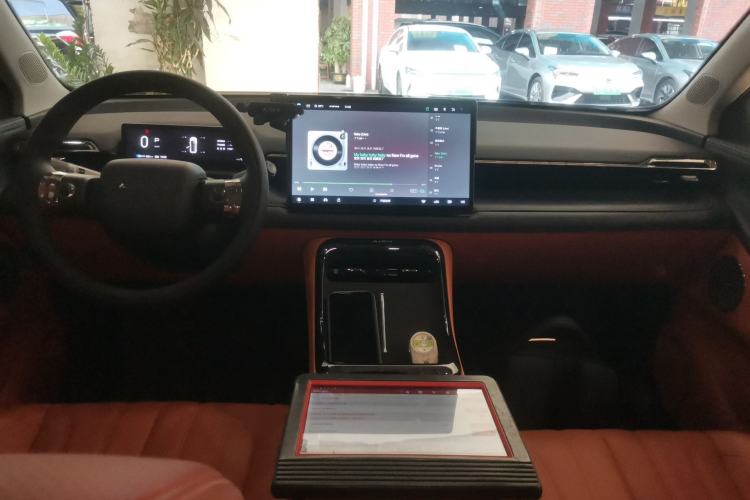 Used AION V 2024 Aion Tyrannosaurus 650 Smart Premium Edition
