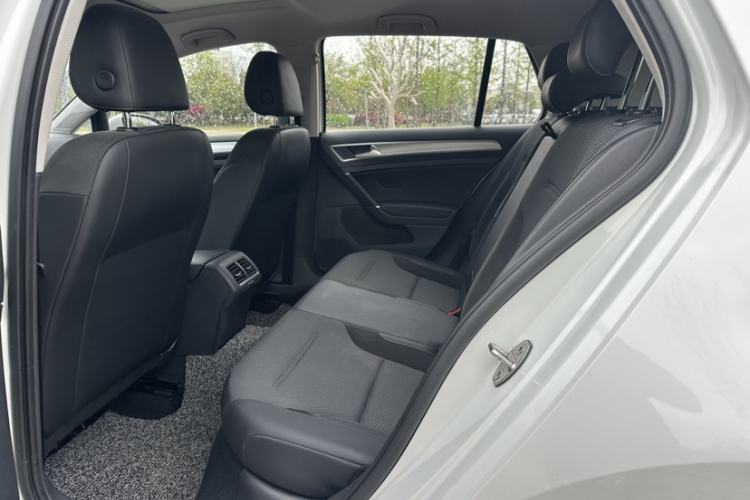 Used Volkswagen Golf 2018 1.6L Automatic Comfort Model Interior 3