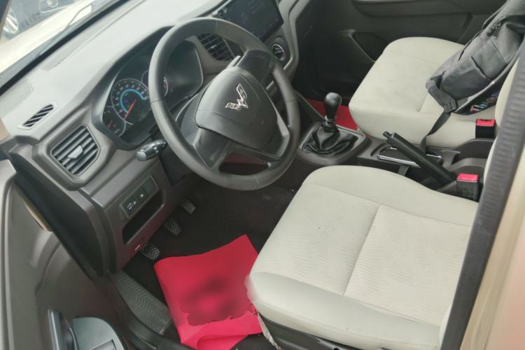 Used Wuling Hongguang V 2019 1.5L Enjoyment Version China VI LAR