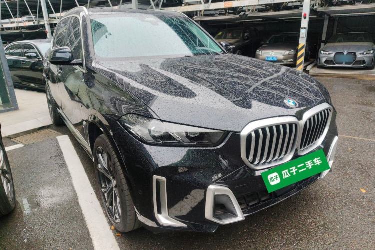 Used BMW X5 2023 xDrive 30Li Luxury M Sport Package Front Right 45 Deg