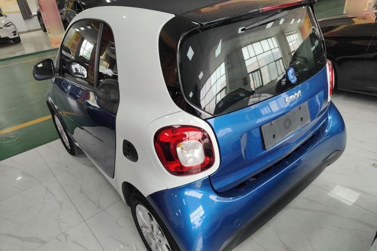Used smart fortwo 2018 1.0L 52kW Hardtop Dynamic Version China V Rear Left 45 Deg