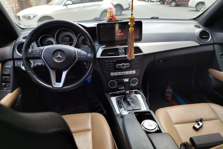 Used Mercedes-Benz C-Class 2011 C 200 Fashion Travel Edition Center Console