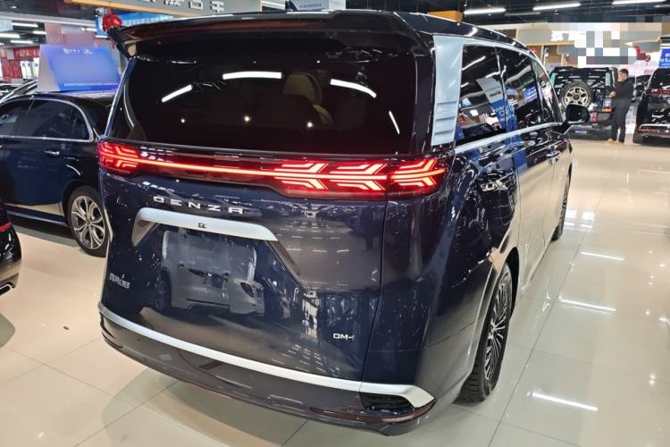 Used Denza D9 2022 DM-i 1040 Prestige Model