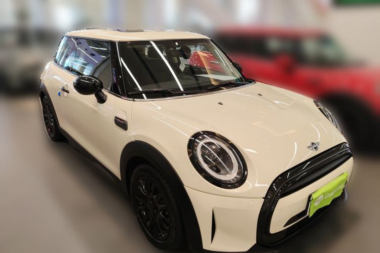 Used MINI 2022 1.5T ONE Front Right 45 Deg
