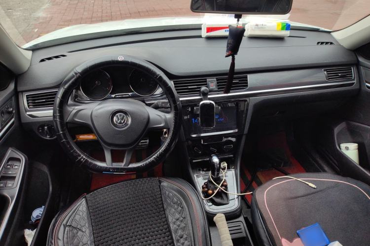 Used Volkswagen C-TREK 2017 1.6L Automatic Comfort Model Center Console