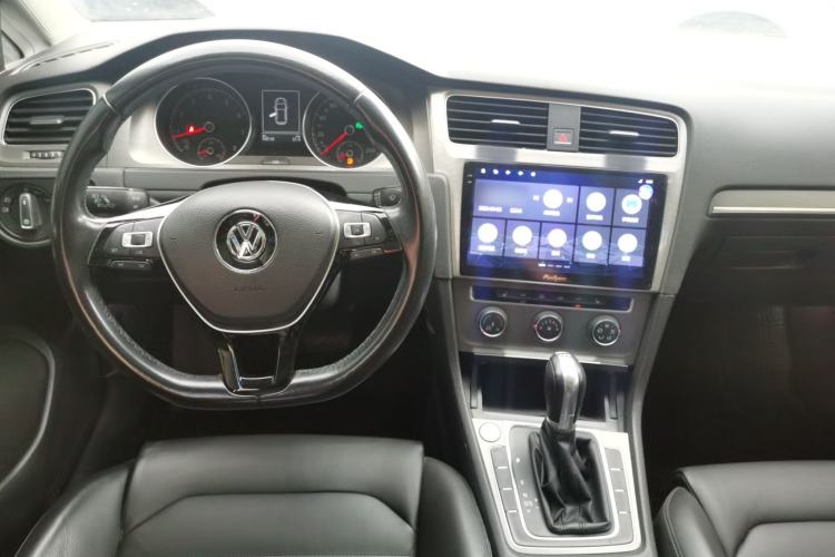 Used Volkswagen Golf 2014 1.4TSI Automatic Luxury Model Center Console