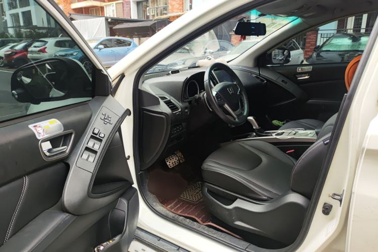 Used Luxgen U6 SUV 2015 2.0T ZhiZun Model