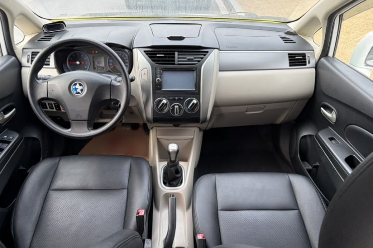 Used Venucia R50 2015 1.6L Manual Fashion Edition