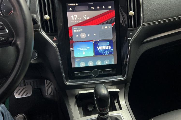 Used Roewe RX5 2016 20T Two-Wheel Drive Automatic Internet Smart Edition
