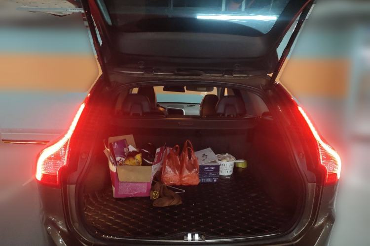 Used Volvo XC60 2017 T5 AWD Smart Upgrade Edition Trunk