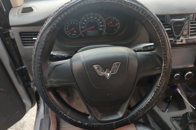 Used Wuling Rongguang V 2015 1.5L Base Version