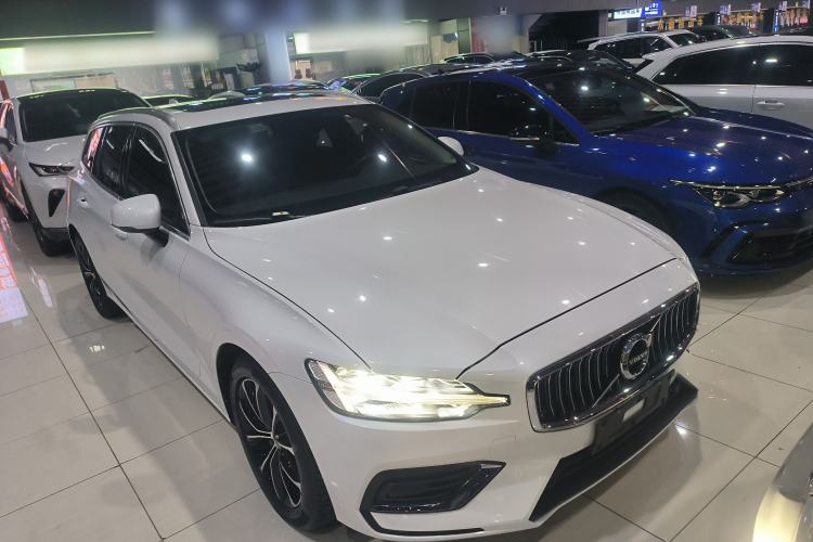 Used Volvo V60 2020 T4 Zhiyi Luxury Edition
