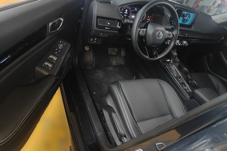 Used Honda Civic 2023 240TURBO CVT Dynamic · Center Stage Special Edition