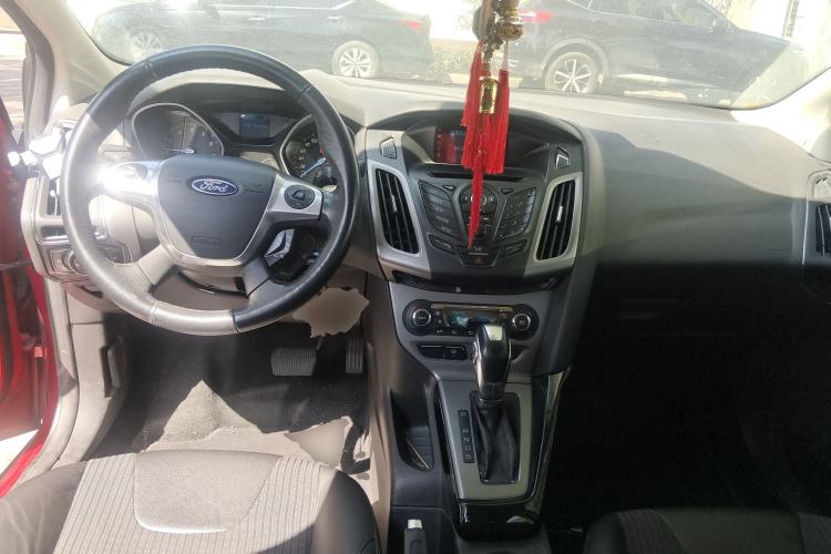 Used Ford Focus 2012 Sedan 1.6L Automatic Fashion Edition
