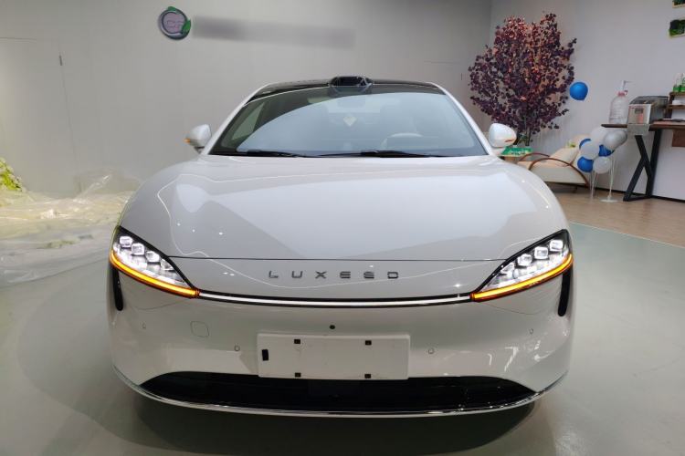 Used Hima Luxeed S7 2025 855 km Max
