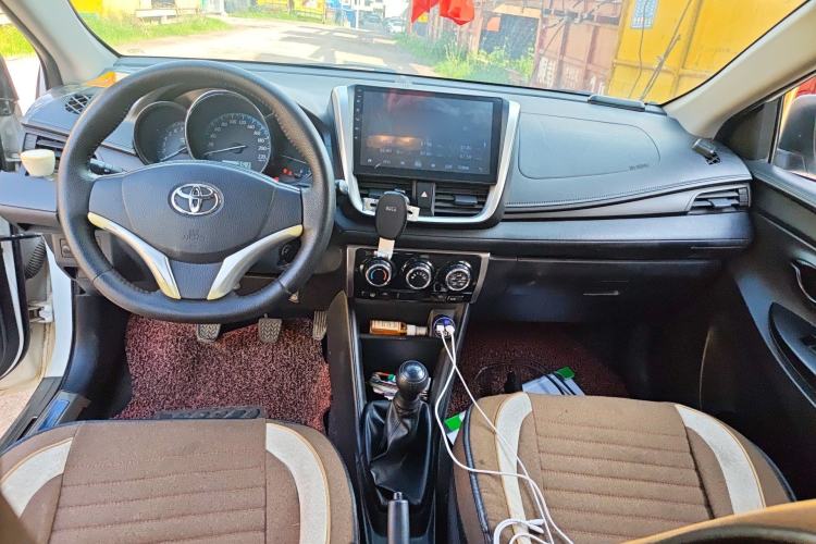 Used Toyota YARiS L Zhi Xiang 2017 1.5E Manual Charm Edition Center Console