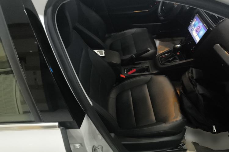 Used Volkswagen Sagitar 2017 230TSI Automatic Comfort Version Right Front Seat