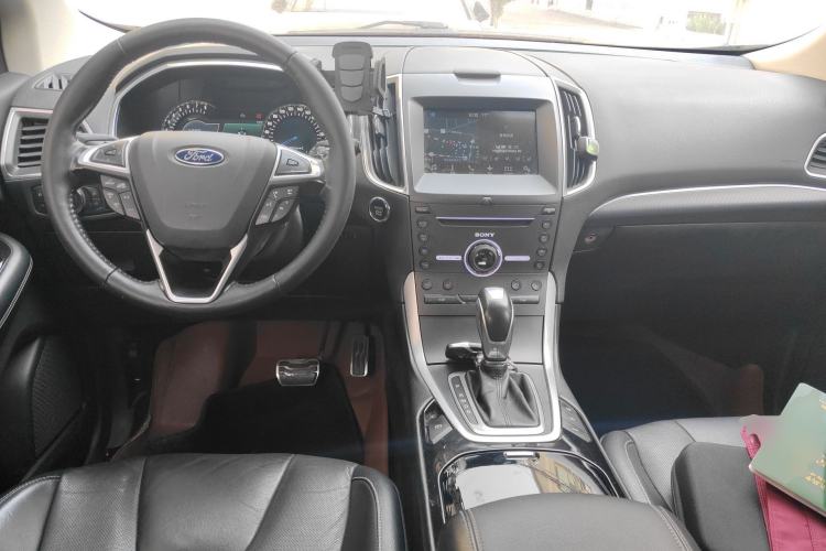 Used Ford Edge 2016 EcoBoost 245 Four-Wheel Drive Titanium 7-Seater Center Console