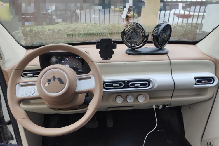 Used Wuling Hongguang MINIEV 2024 3rd Generation 215km Youth Edition Center Console