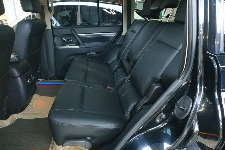 Used Mitsubishi Pajero 2016 3.0L Automatic Luxury Edition China IV
