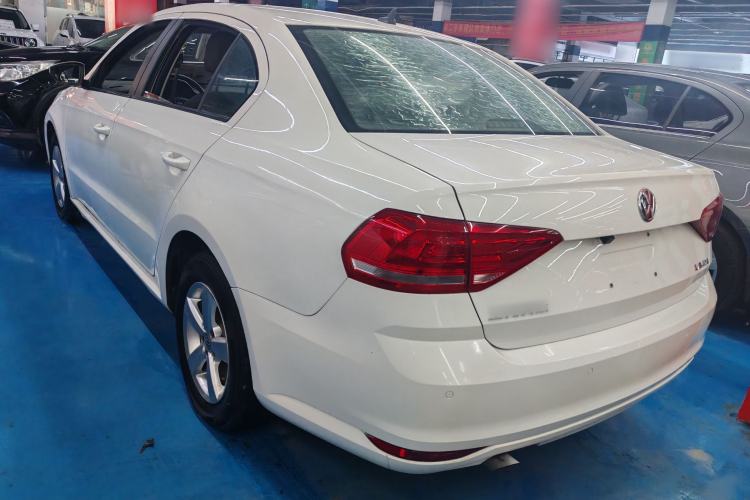 Used Volkswagen Lavida 2015 1.6L Manual Fashion Edition